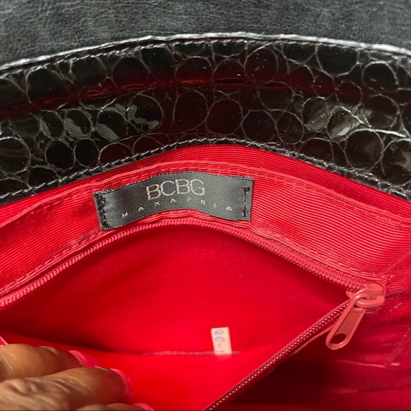 BCBG MAX AZRIA BLACK ITALIAN LEATHER SHOULDER BAG RED STITCHING RED INTERIOR - Picture 7 of 12